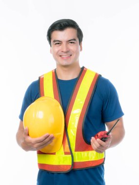 Elinde sarı miğfer ve megafon tutan genç mimar, beyaz arka planda izole bir şekilde duran kollarını fotokopi aletiyle birleştirdi.