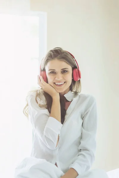 Lifestyle Beautiful Cute Girl Woman Feel Happy Enjoy Listening Music — Stock Photo, Image