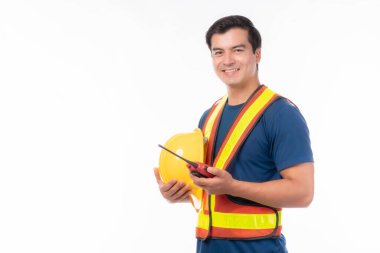 Elinde sarı miğfer ve megafon tutan genç mimar, beyaz arka planda izole bir şekilde duran kollarını fotokopi aletiyle birleştirdi.