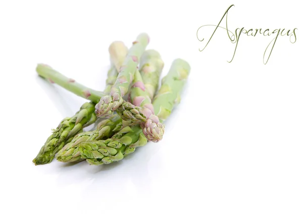 Punte di asparagi appena raccolti su bianco — Foto Stock