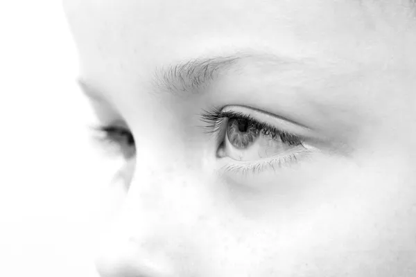 Närbild på en sorglig barnets ögon — Stockfoto