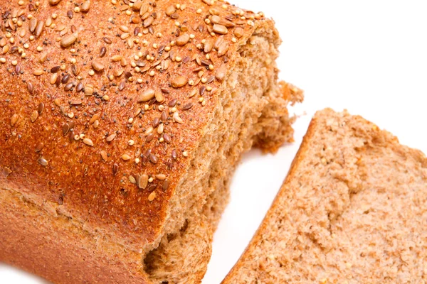 Volkoren graanschuur brood dat gebakken net uit de oven — Stockfoto