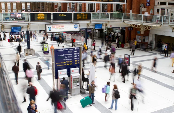 LONDON - APR 24th 2013 : Inside view of Liverpool Street, since — Stock Photo, Image