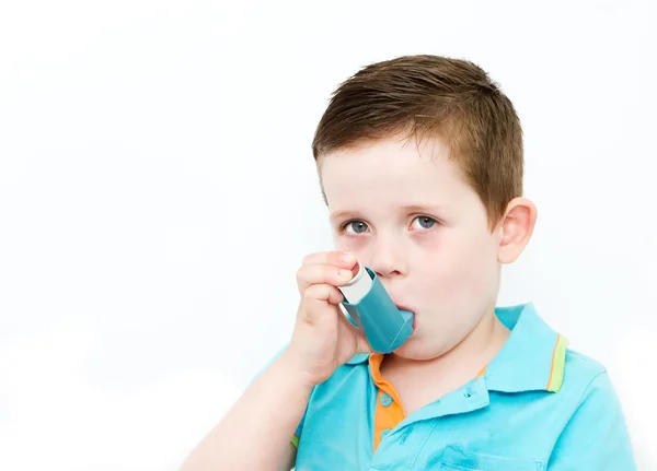 Little boy using his asthma pump — Stock Photo, Image