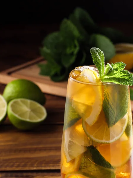 Helado Refrescante Con Limón Lima Menta Copiar Espacio — Foto de Stock