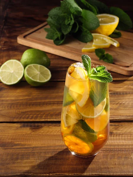 Helado Refrescante Con Limón Lima Menta Copiar Espacio — Foto de Stock