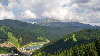 Dağların uçtan görünüşü