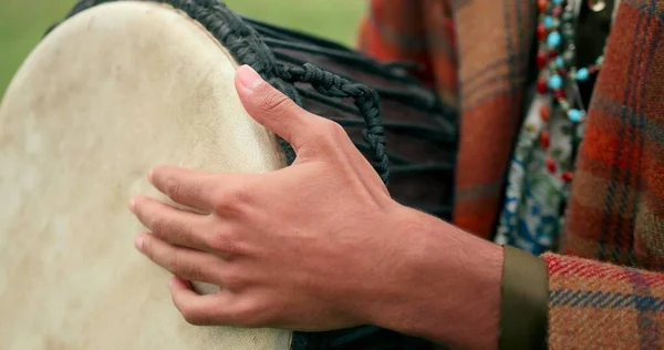 Enfoque Una Mano Tam Tam — Foto de Stock