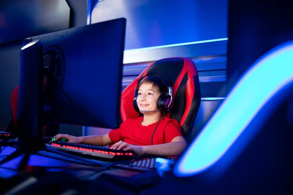 Professional Gamer Headset Playing Streaming Online Strategic Video Games Computer — Stock Photo, Image