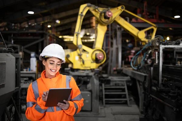 Profissional Indústria Pesada Mulher Engenheiro Trabalhador Vestindo Uniforme Segurança Chapéu — Fotografia de Stock