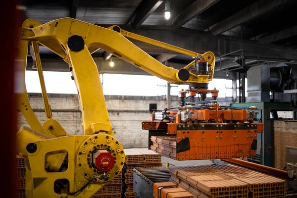 Industriële Robotarm Machine Die Onderdelen Fabriek Monteert — Stockfoto