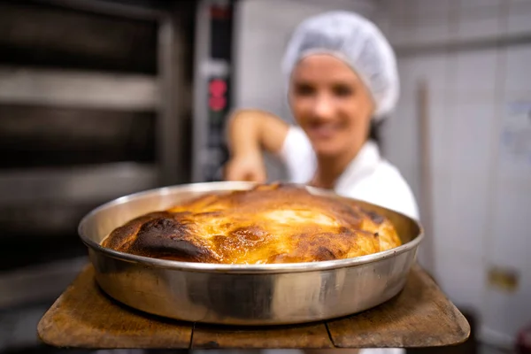 Portrait Hardworking Female Baker Standing Oven Holding Tray Freshly Baked — Stock Photo, Image