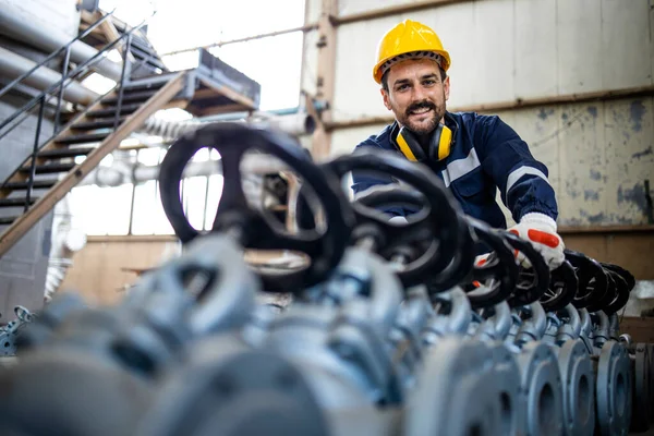 Factory Worker Doing Quality Control Industrial Valve Production — Stockfoto