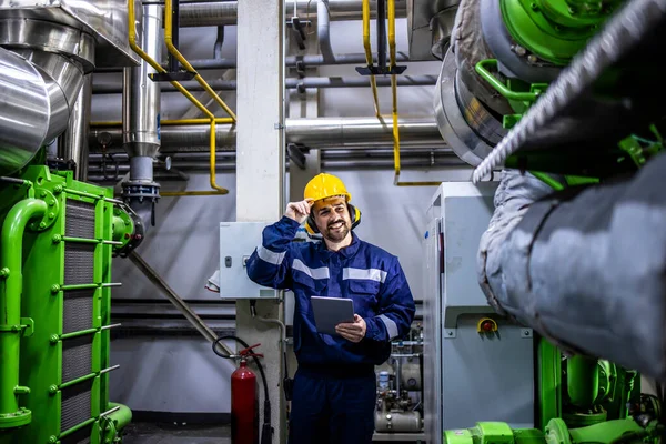 Caucasian Industrial Serviceman Checking Gas Generators Electricity Heating Plant —  Fotos de Stock