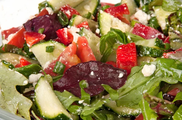 Ensalada de verduras en un tazón de vidrio grande —  Fotos de Stock