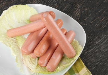 bir tabak taze sosis