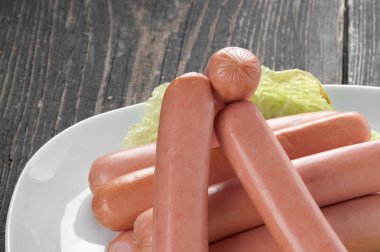 bir tabak taze sosis