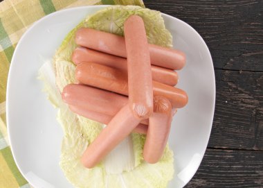 bir tabak taze sosis