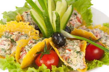 Peynirli cips sebze salatası