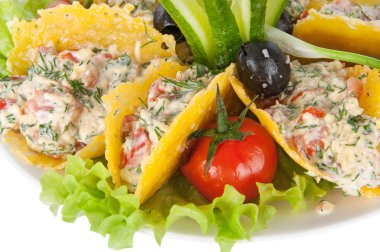 Peynirli cips sebze salatası