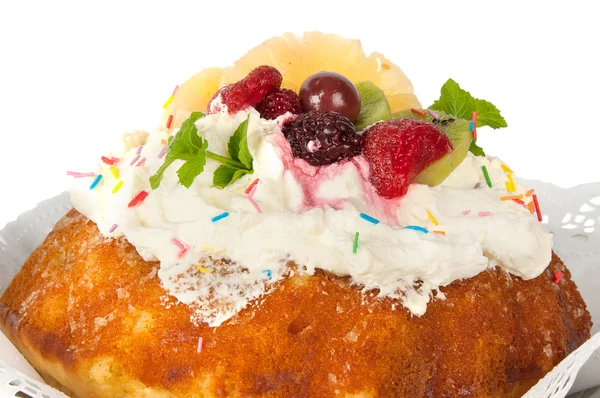 Sponge cake with berries — Stock Photo, Image