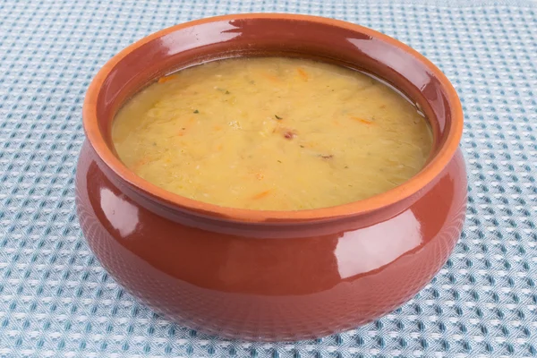 Traditional fresh pea soup in a bowl — Stock Photo, Image