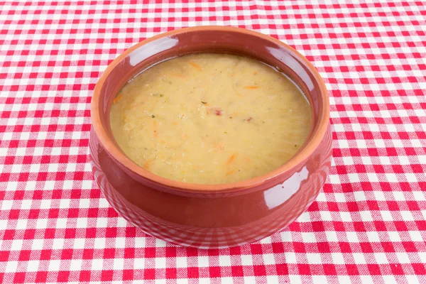 Traditional fresh pea soup in a bowl — Stock Photo, Image