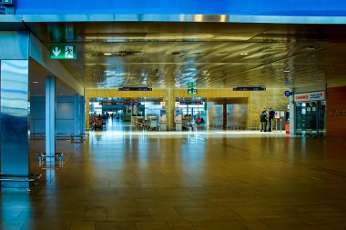 Tel Aviv, İsrail - 11 Ağustos 2021: Ben Gurion havaalanının içi boş