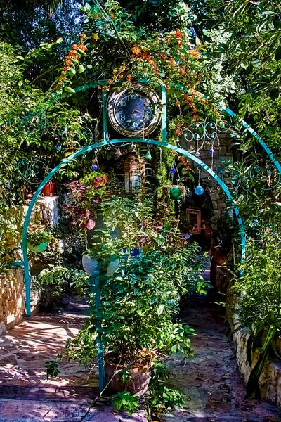 Julis Izrael Października 2021 Instalacja Zegarem Terenie Ogrodów Mona Piękny — Zdjęcie stockowe