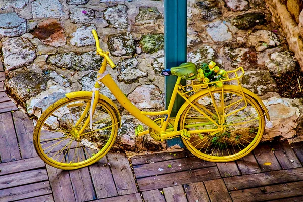 2021年10月22日 在El Mona花园内安装自行车是爱情的美丽见证 在Julis的Druze村 — 图库照片
