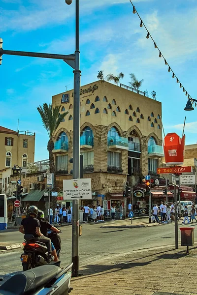 Tel Aviv Izrael Listopada 2021 Zajęty Ruch Samochodów Osób Ulicy — Zdjęcie stockowe