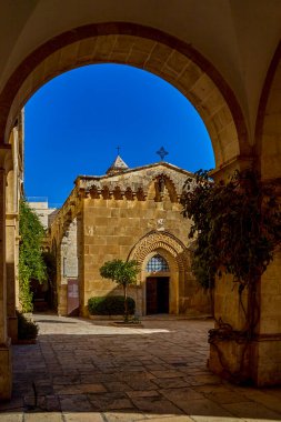 Croscement of Croscement 'ın İkinci İstasyonu. Kırbaçlama Kilisesi Fransisken Manastırı' ndaki Roma Katolik Kilisesi. Eski Kudüs 'ün Müslüman Mahallesi, İsrail