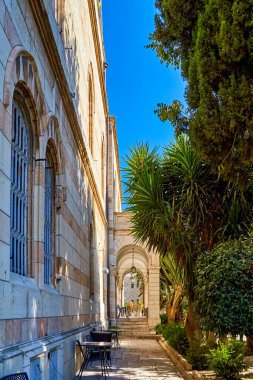 Avusturya Kutsal Aile Bakımevi 'nin dışında, Kutsal Şehir' in en eski Hristiyan misafirhanesi. İsrail 'in eski Kudüs şehrinde.