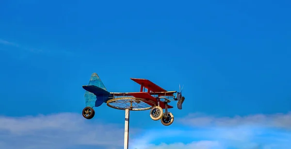 Homemade Weathervane Plane Bicycle Wheel Colorful Boards Blue Sky Sunny — Stock Photo, Image