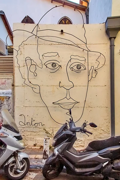 イスラエルのテルアビブ 2021年11月11日 ファッショナブルな高価なNeve Tzedek地区のストリートアートの例 — ストック写真