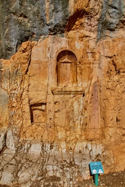 神殿や儀式の中庭を含むローマの聖域は パンの神聖な洞窟の近くに建てられました バニアス寺院 パンの聖域 — ストック写真