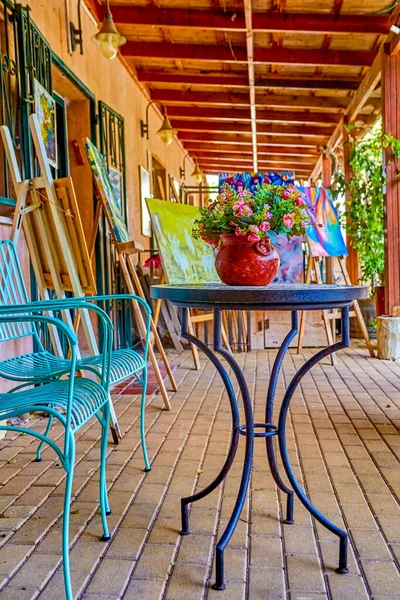 Brown Ceramic Vase Flowers Stands Table Gallery — Stock Photo, Image