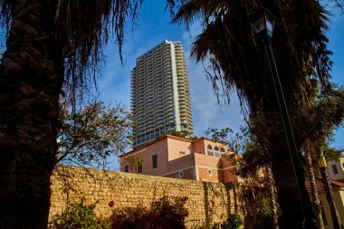 Tel-aviv, İsrail - Neve Tzedek Kulesi gökdeleni. Neve Tzedek Kulesi İsrail 'deki en yüksek binalardan biridir..