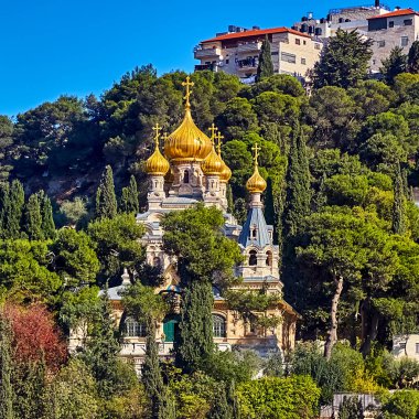 St. Mary Magdalene Kilisesi. 1880 'lerde Çar III. Alexander, annesi İmparatoriçe Maria Alexandrovna' nın anısına bu Rus Ortodoks kilisesini yaptırdı. Kudüs, İsrail