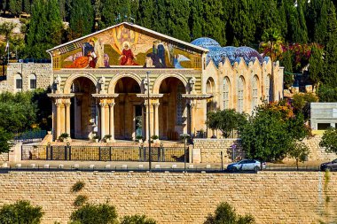 Cennet 'teki tüm ulusların kilisesinin manzarası Gethsemane Zeytin Dağı, Kudüs, İsrail