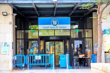 Hayfa, İsrail - 14 Aralık 2021: Bituach Leumi bürosuna giriş, İsrail Ulusal Sosyal Hizmetler ve Hayfa Şubesi. İsrail 'deki Ulusal Sigorta Enstitüsü
