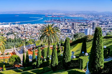 Beyt (Ka 'be' l-i Haram), inananlar için kutsal bir hac (kıyam) dır. İsrail.