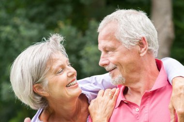 Son sınıf aşığı çift.