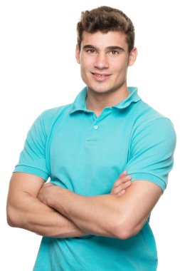 gülümseyen genç adam