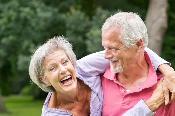 Pareja mayor enamorada — Foto de Stock