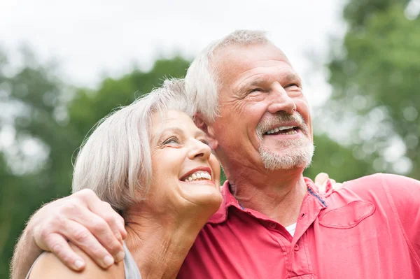 Son sınıf aşığı çift.