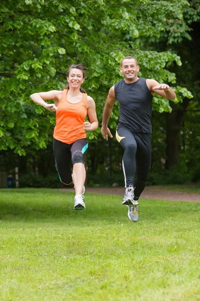 Jumping couple — Stock Photo, Image