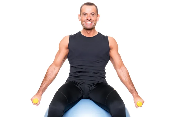 Hombre en la pelota de gimnasia — Foto de Stock