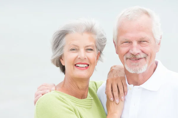 Feliz pareja de ancianos — Foto de Stock