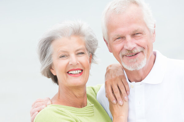 счастливая старшая пара